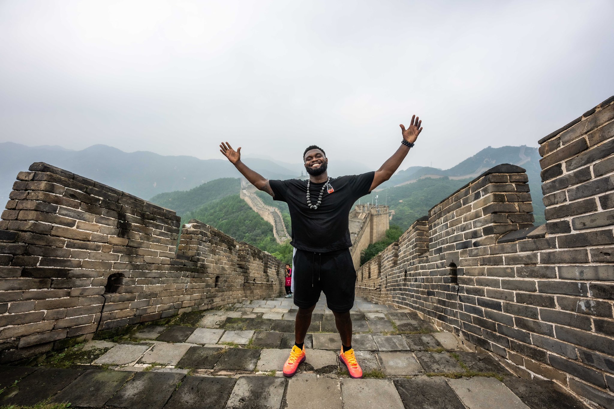 凯尔特人险胜步行者，锡安点燃赛场