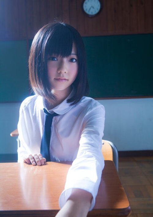 慈善赛中的跨界英雄,凯恩代表世界明星队,在伊朗对阵喀麦隆对决中连续得分拉开差距