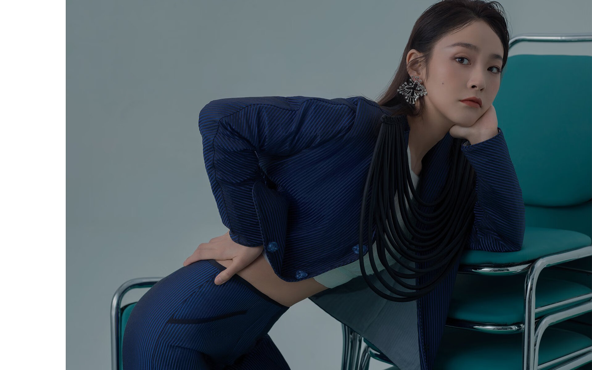 卡马文加英超首秀即封神，梦剧场逆转曼联，争冠之路由他接管